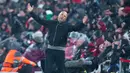 Laga berjalan sengit sejak awal, dengan Liverpool tampil agresif demi mengejar defisit dua gol dari leg pertama. Namun, ketajaman lini depan PSG menjadi pembeda, terutama lewat penampilan Ousmane Dembele. (AP Photo/Jon Super)