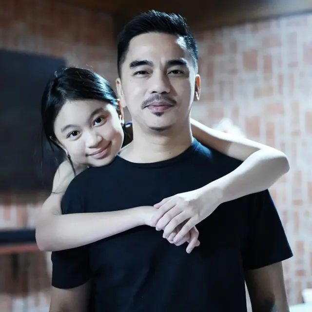 6 Potret Kebersamaan Enda Ungu dan Putri Sulungnya, Bak Kakak Adik