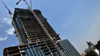 Suasana pembangunan gedung di daerah Blok M, Jakarta Selatan, Jumat (10/10/14). (Liputan6.com/Johan Tallo)
