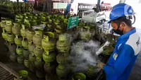 Untuk diketahui, ukuran yang dipakai dalam perdagangan LPG baik dalam skala besar maupun kemasan tertentu yang dipergunakan untuk rumah tangga, mengacu pada berat dalam kilogram maupun metrik ton. (Liputan6.com/Herman Zakharia)