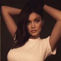 Kylie Jenner mungkin memilih untuk menyembunyikan keseluruhan masa kehamilannya. Namun kini, ia pun buka-bukaan soal Stormi. (Marie Claire)