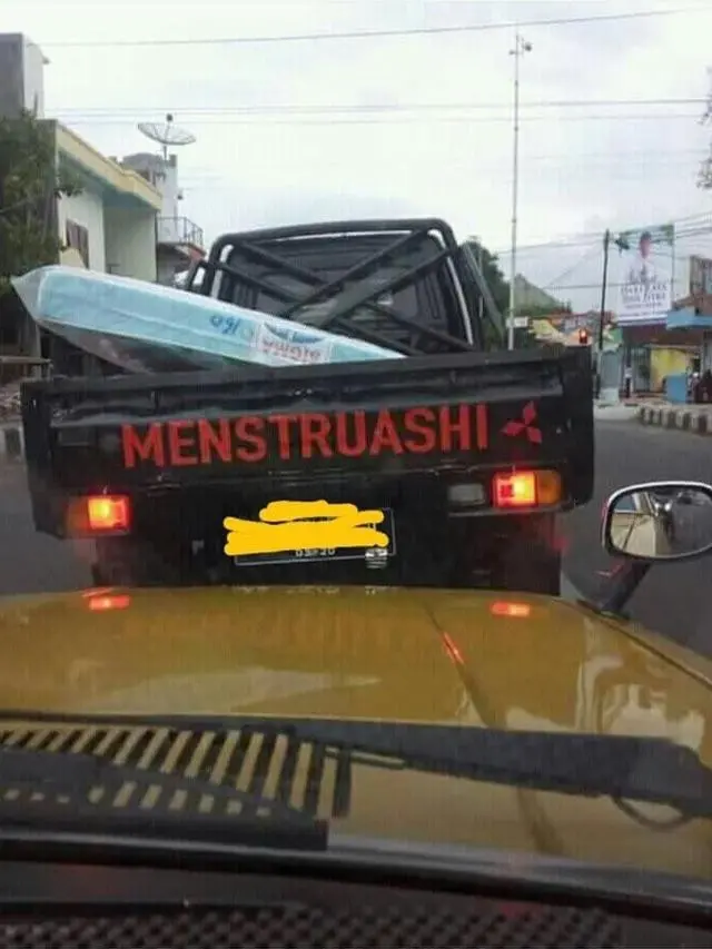 6 Tulisan Lucu di Belakang Mobil Bak Terbuka, Pengendara Lain Gagal Fokus