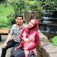 Kegembiraan dirasakan oleh April saat membagikan perkembangan bayi dalam kandungannya. Yang terbaru, istri ustaz Solmed itu mengabarkan kondisi bayinya yang naik bobotnya. (instagram/apriljasmine85)