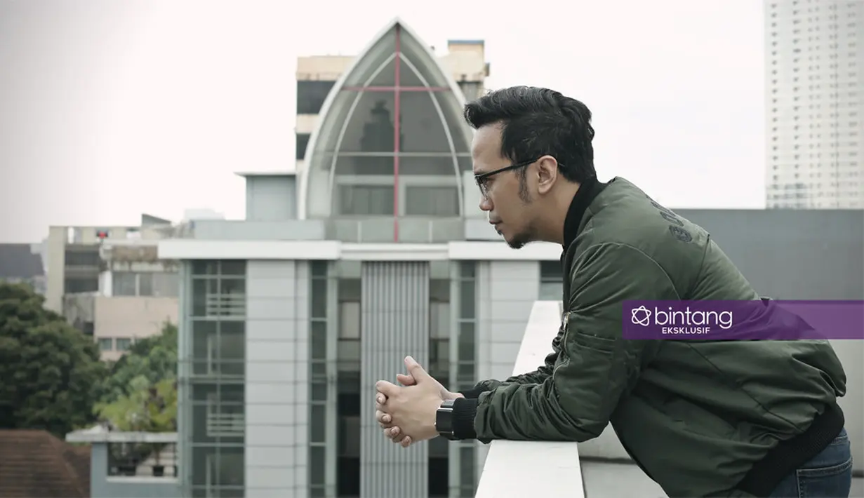 Sejak mulai mengenal alat musik tersebut, Adera terus mengasah kemampuan dalam bermusik. Tidak ketinggalan, ia terus menggali dan mengeksplorasi musikalitas hingga membentuk dirinya hingga seperti sekarang ini. (Galih W. Satria/Bintang.com)