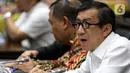 Menkum HAM Yasonna Laoly mengikuti Rapat Kerja dengan Badan Legislasi DPR di Senayan, Jakarta, Rabu (4/12/201). Rapat membahas sejumlah rancangan undang-undang (RUU) yang menjadi program legislasi nasional (prolegnas) 2019-2024 maupun RUU prolegnas prioritas 2020. (Liputan6.com/Johan Tallo)