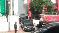 Presiden Jokowi meninggalkan kantor DPP PDI Perjuangan di Jalan Diponegoro, Menteng, Jakarta Pusat usai mengikuti Rapat Kerja Nasional (Rakernas) PDIP, Rabu (19/6/2019). (Merdeka.com/Ahda Bayhaqi)