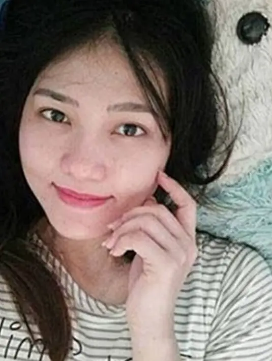 Pemilik nama lengkap Maulidia Octavia ini memang pancarkan sisi menawan saat tampil muka bantal. Tak heran jika beragam pujian mengalir deras untuknya. Bagaimana tidak, Via Vallen tetap terlihat cantik saat tampil natural. (Liputan6.com/IG/viavallen)