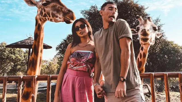 Bak Pasangan, Ini 6 Potret Jessica Iskandar dan Vincent Verhaag Liburan di Bromo