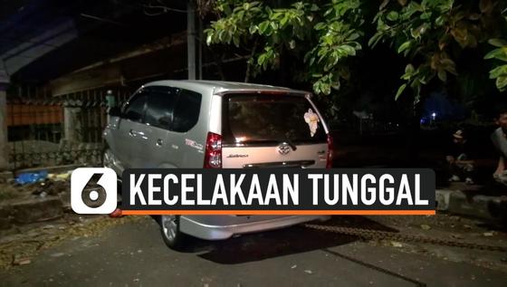 VIDEO: Sopir Mabuk, Mobil Menabrak Trotoar