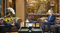 Menteri Koordinator Bidang Perekonomian Airlangga Hartarto menerima kunjungan Duta Besar Uni Eropa (UE) untuk Indonesia Vincent Piket, Rabu (22/12/2021)