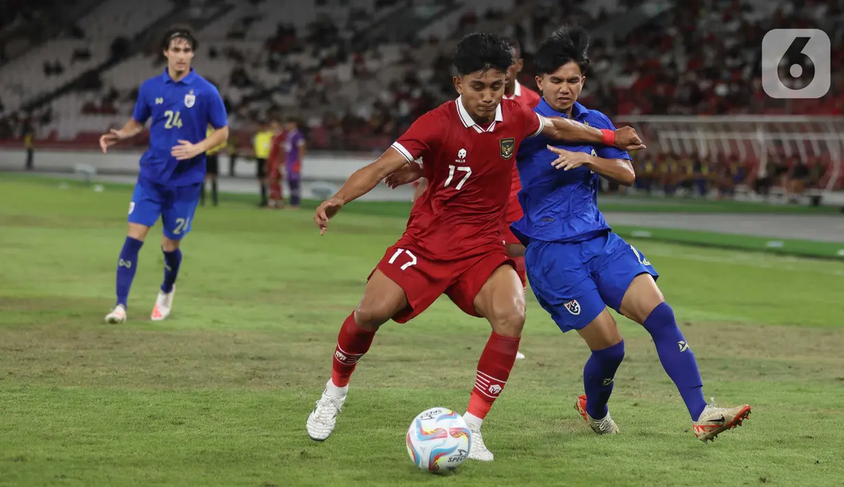 Laga kedua timnas tersebut berlangsung menarik. (Bola.com/M Iqbal Ichsan)