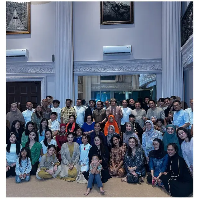 6 Potret Kehangatan Liza Natalia dan Ashanty di Acara Bukber Keluarga Besar