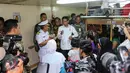 Presiden Jokowi saat meninjau ke Kapal Tidar, kapal penumpang kelas ekonomi milik Pelni, di Pelabuhan Tanjung Priok, Jakarta, Rabu (17/6/2015). Kedatangan Jokowi untuk mengecek segala persiapan jelang Ramadan 1436 H. (Liputan6.com/Faizal Fanani)