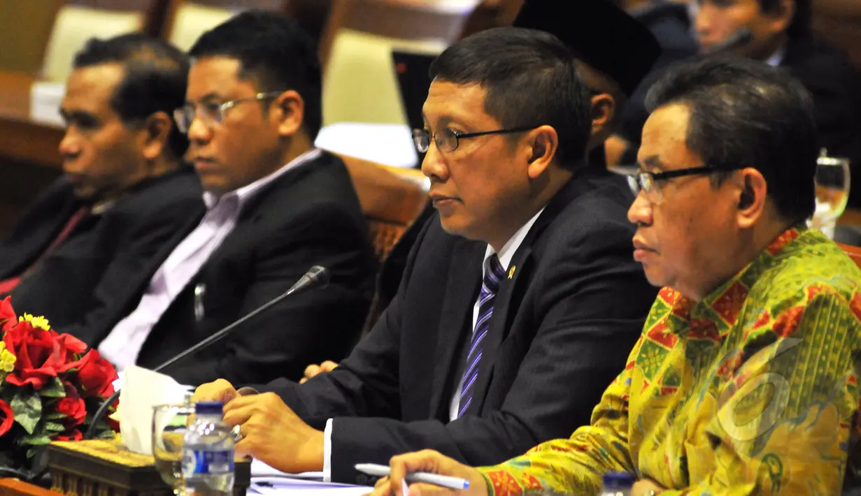 Menteri Agama Lukman Hakim Saifudin saat rapat dengan DPR, Jakarta, Rabu (22/4/2015). Menag memastikan, ongkos ibadah haji tahun ini turun menjadi 2.717 dolar Amerika Serikat atau sekitar Rp33,9 juta per jemaah. (Liputan6.com/Andrian M Tunay)