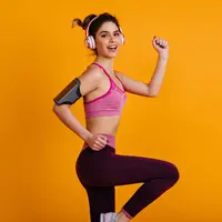 Latihan singkat intensitas tinggi dengan workout tabata yang membantu menyehatkan jantung, membakar kalori cepat, dan mendukung metabolisme tubuh agar tetap fit. (Foto: lookstudio/Freepik)