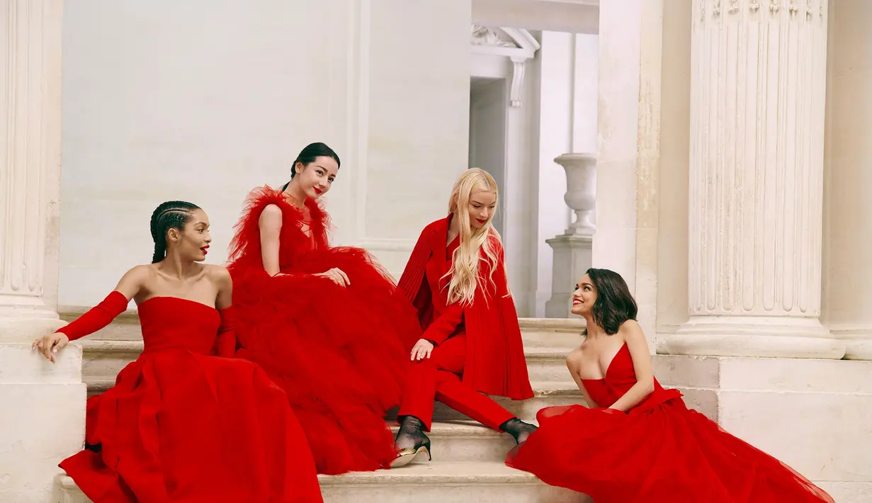 Dalam kampanye yang membawa pesan femininity dan empowerment, Dior menggandeng empat house ambassador-nya.