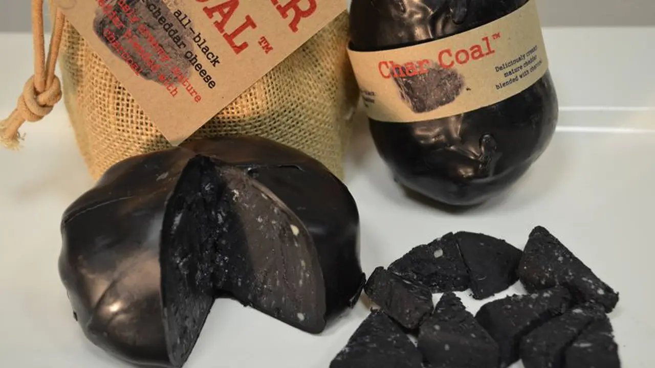 Keju Hitam dari Arang Batu Bara Laris Dibeli Penggemar Keju