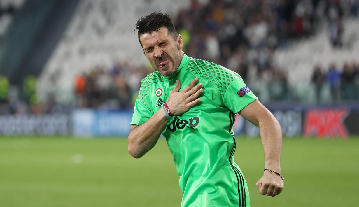 Ekspresi kiper Juventus, Gianluigi Buffon, saat melakukan selebrasi kemenangan usai timnya mengalahkan AS Monaco dalam laga semifinal Liga Champions. Juventus berhasil menang 2-1, berkat gol Mario Mandzukic dan Dani Alves. (AFP/Valery Hache)