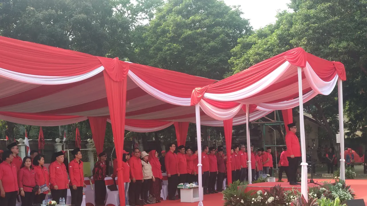 Upacara HUT ke-74 RI oleh PDI P