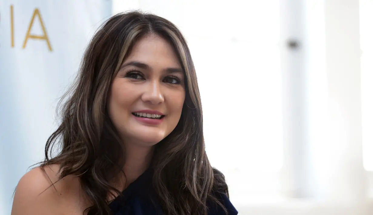 “Kita menggali lahan-lahan kita sekarang, tapi saat menggali kan kita belum lihat emasnya sekarang, mudah-mudahan pas kita gali cukup dalam, berhasil dapat emasnya," tutur Luna Maya. (Deki Prayoga/Bintang.com)