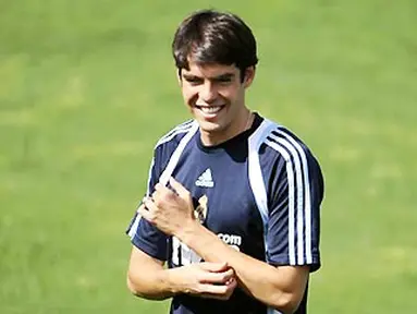 Gelandang Real Madrid, Kaka berlatih di Madrid pada 27 Juli 2009 dalam persiapan Peace Cup menghadapi Liga de Quito. AFP PHOTO/PIERRE-PHILIPPE MARCOU