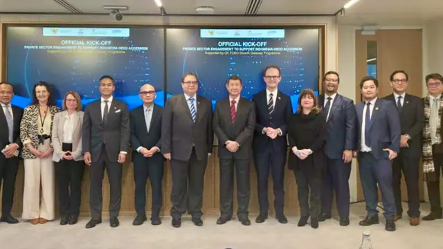 Menko Bidang Perekonomian RI Airlangga Hartarto saat beri keynote remarks pada kegiatan KADIN Indonesia x Growth Gateway Roundtable: Delivering Growth as Part of Indonesia’s OECD Accession di London, Inggris. (Foto: ekon.go.id)