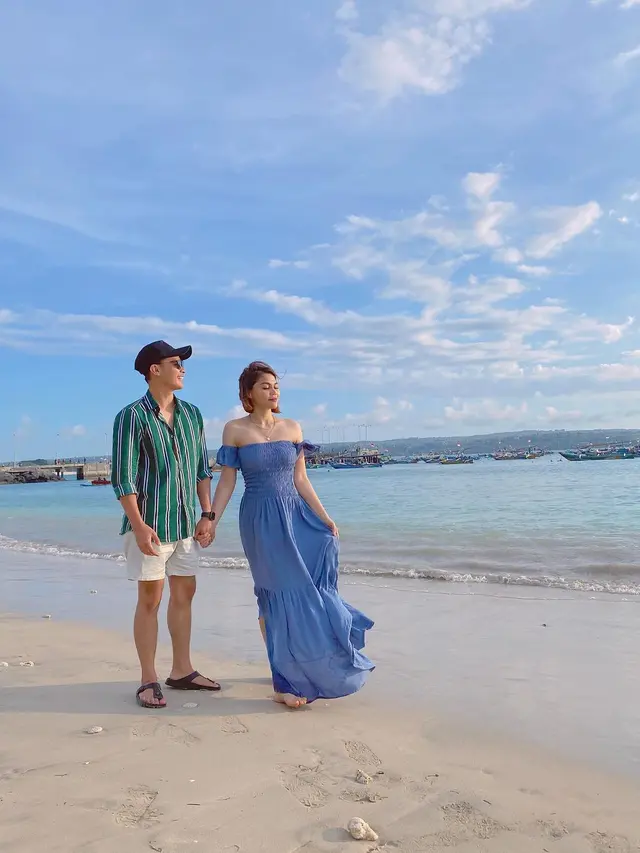 6 Potret DJ Katty Butterfly dan Aiman Ricky saat Liburan Bersama, Curi Perhatian