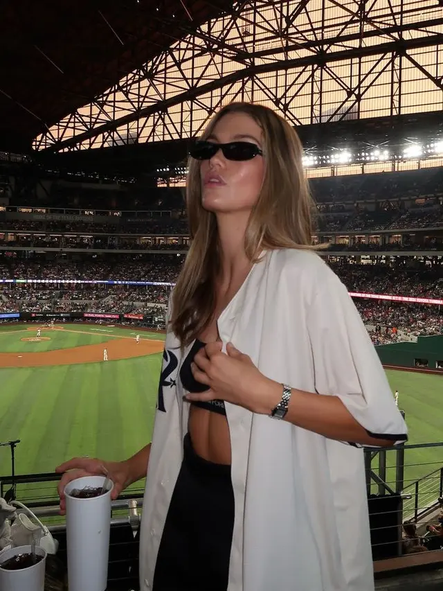 Penampilan Luna Bijl Kekasih Maarten Paes. [@lunabijl]