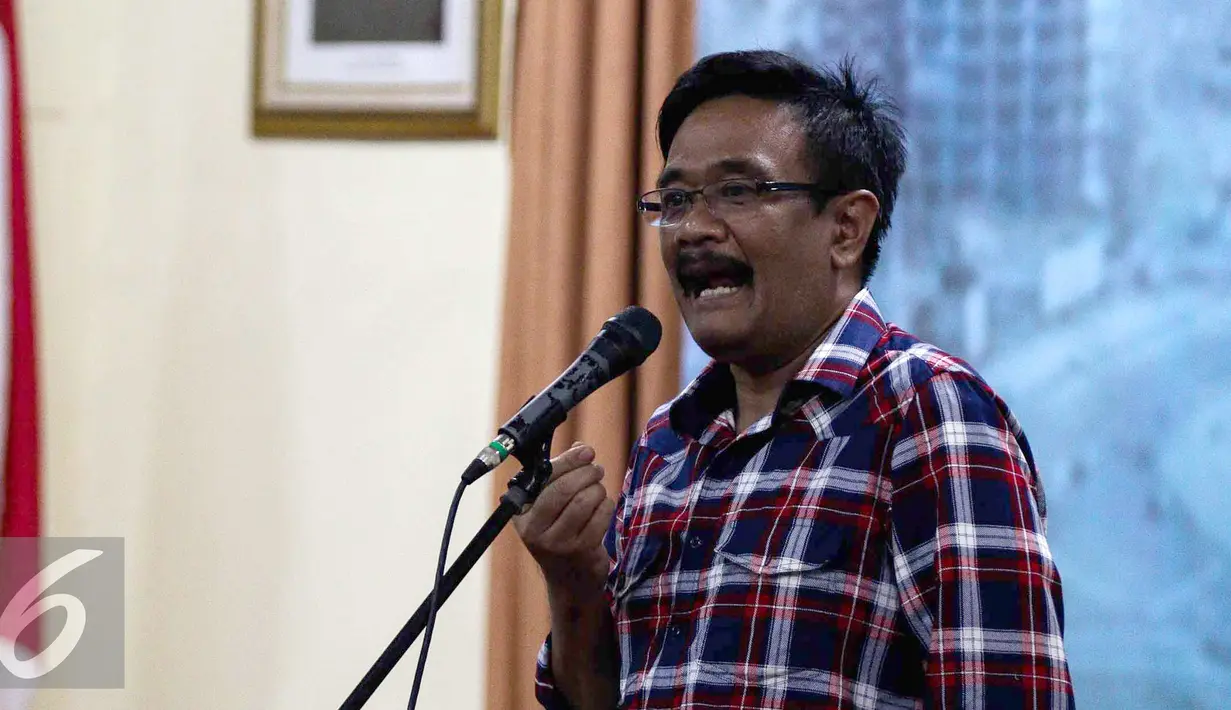Calon Wagub DKI Jakarta, Djarot Saiful Hidayat memberikan sambutan saat menghadiri deklarasi Relawan Matahari di Jakarta, Minggu (13/11). Deklarasi tersebut sebagai dukungan untuk Ahok dan Djarot di Pilkada DKI 2017. (Liputan6.com/Faizal Fanani)