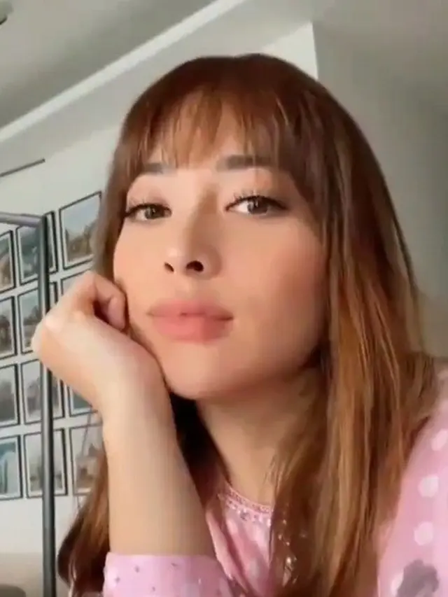 Makin Awet Muda, Ini 7 Potret Terbaru Nikita Willy dengan Poni Depan