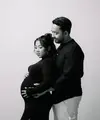 Potret Maternity Shoot Kiky Saputri, Kocak Adu Perut dengan Suami (Sumber: Instagram/kikysaputri)