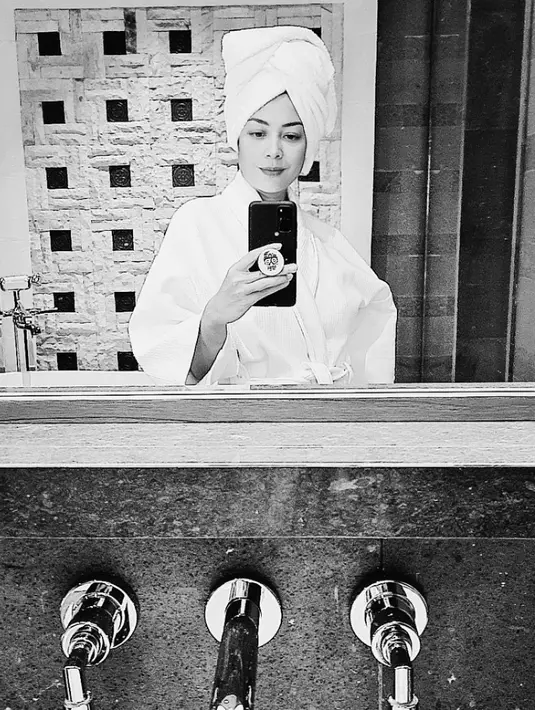 <p>Meski sudah jarang muncul di layar kaca, Lulu Tobing masih sering mengunggah foto kesehariannya melalui Instagram. (Foto: instagram.com/@lutob)</p>