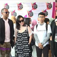 Jakarta Fashion Week 2016 resmi digelar pada Sabtu (24/10/2015). Acara yang berlokasi di Senayan City Mall ini, akan berlangsung sampai tanggal 30 Oktober 2015. Seperti apa serunya ngobrol langsung bareng fashionista di Jakarta Fashion Week 2016? Sak...