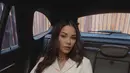 Tanpa logo mencolok, Alyssa kerap mengandalkan busana-busana dengan kualitas tinggi dan palet warna netral yang beri impresi elegan nan berkelas bak old money vibes.