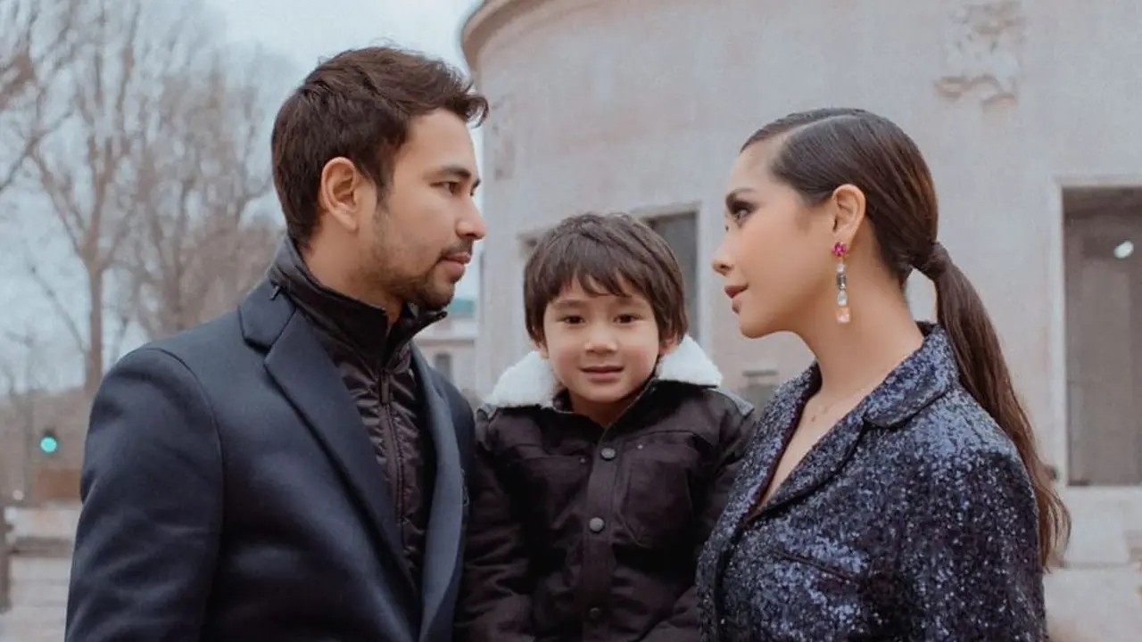 Raffi Ahmad, Nagita Slavina, Rafathar. (Foto: Rio Motret dari Instagram @raffinagita1717)