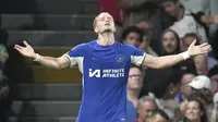 Gelandang Chelsea Mykhailo Mudryk merayakan gol yang dicetaknya ke gawang Fulham pada pekan ke-7 Liga Inggris 2023/2024 yang digelar di Craven Cottage, Selasa (3/10/2023) WIB. (AP Photo/Kin Cheung)