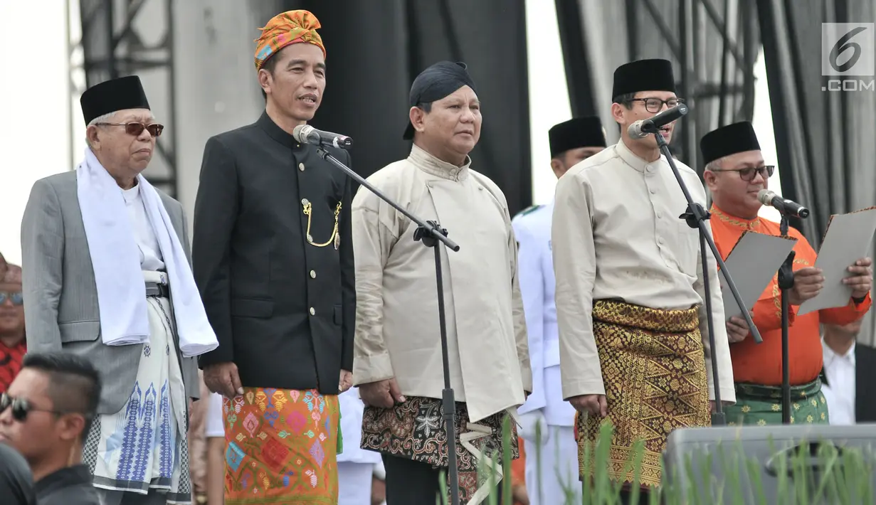 Pasangan capres dan cawapres Joko Widodo-Ma'ruf Amin dan Prabowo Subianto-Sandiaga Uno saat Deklarasi Kampanye Damai di Monas, Jakarta, Minggu (23/9). Deklarasi menandai dimulainya masa kampanye Pemilu 2019. (Merdeka.com/Iqbal Nugroho)