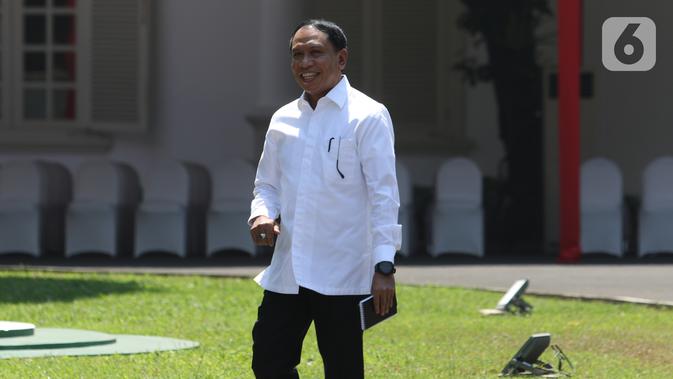 Politikus Partai Golkar Zainudin Amali tersenyum saat tiba di Istana, Jakarta, Selasa (22/10/2019). Belum diketahui posisi apa yang akan diisi oleh Zainudin dalam kementerian Kabinet Kerja Jilid II. (Liputan6.com/Angga Yuniar)