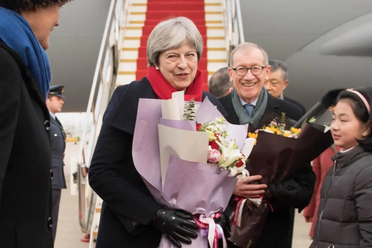 PM Inggris Theresa May dan suaminya, Philip May, tiba di Beijing - AFP