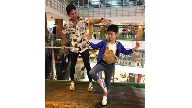 7 Potret Keakraban Sonny Septian dan King Faaz Arafiq, Kompak Banget