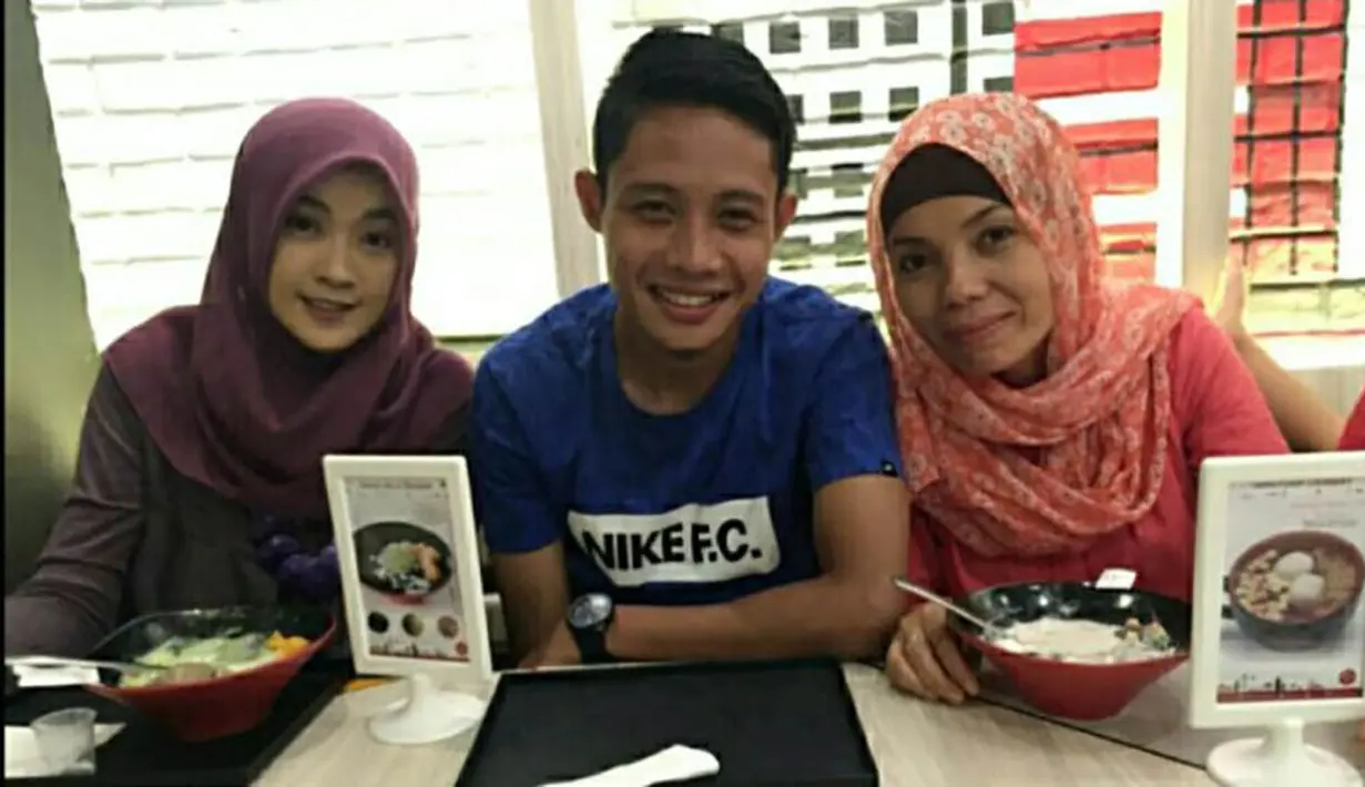 Evan Dimas dan Rahma bertemu pada tahun 2010, kala sekolah mereka berduel di ajang futsal. (Bola.com/Zaidan Nazarul)