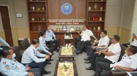Plt Kepala Kanwil Kemenkumham Jatim Wisnu Nugroho Dewanto mengunjungi BNNP Jatim. (Ist)