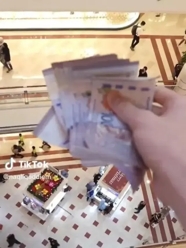 Pria Ini Sebarkan Uang Rp 3 juta di dalam Mal, Videonya Tuai Kritik
