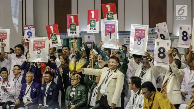 Tak Mau Kalah dengan Suporter Bola, Peserta Parpol Bawa Poster Nomor Urut