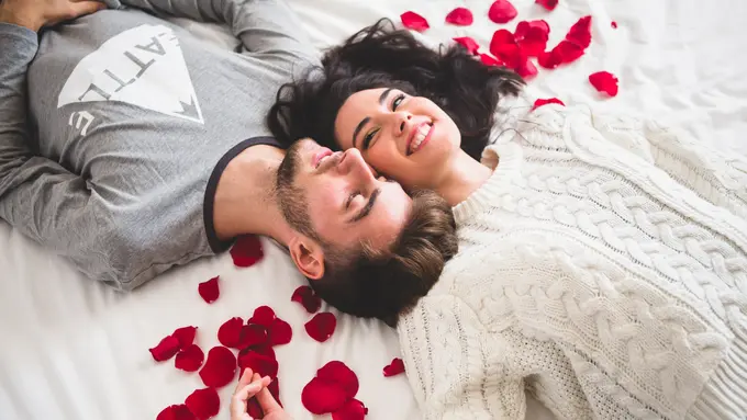 pasangan cinta menikah