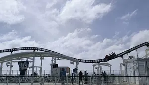 Laporan Liputan6.com dari Singapura: Menantang Adrenalin, Naik Rollercoaster di Laut Lepas di Atas Kapal Disney Adventure