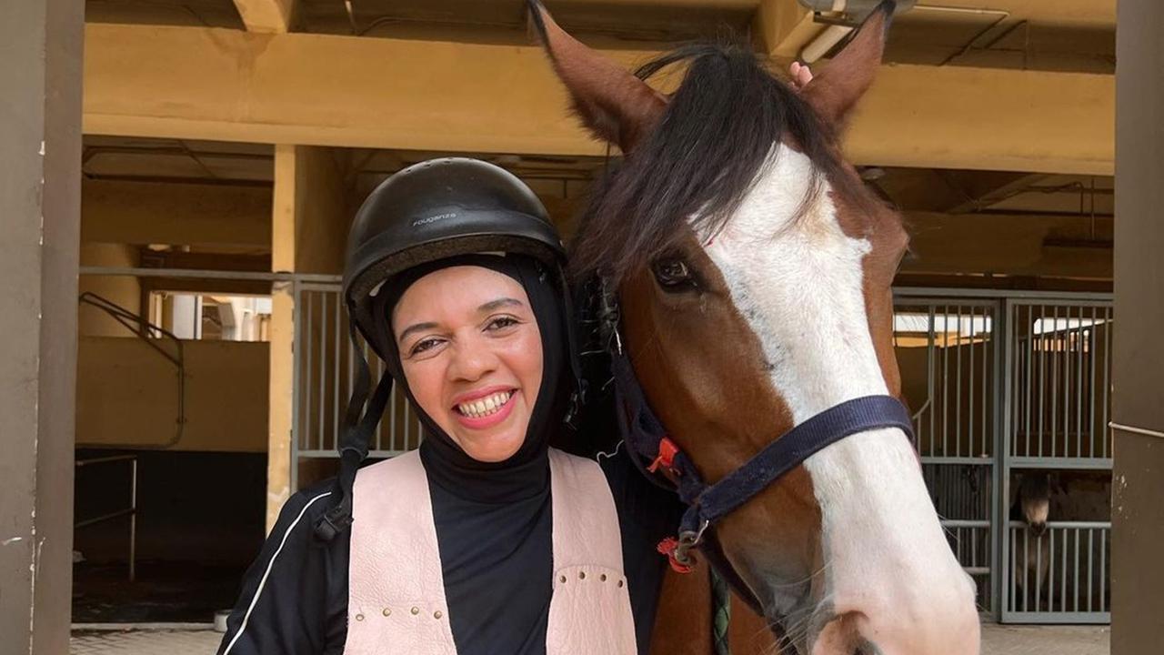 Jalani Hobi Baru, Ini Momen Seru Lenggogeni Faruk Saat Belajar Berkuda
