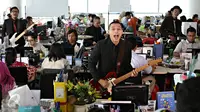 Pengalaman Unik, Menyentuh, Hingga Mistis Personel Band The Rain