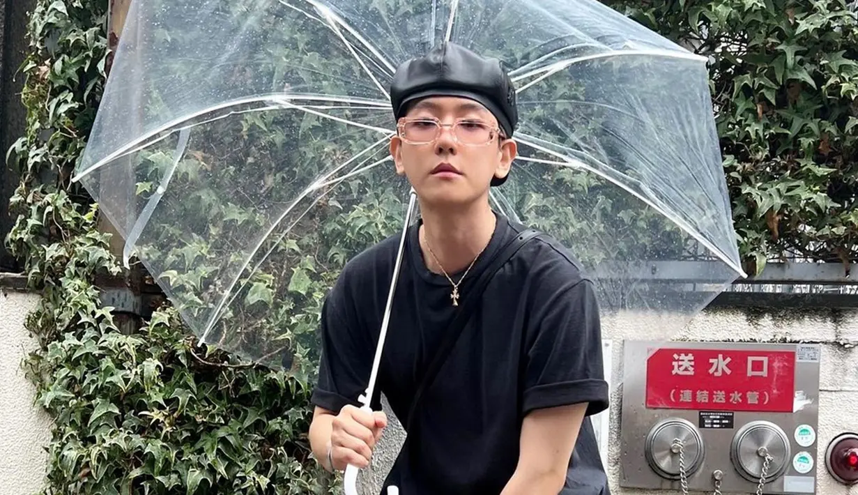 Sempat dikabarkan akan keluar, Chen, Baekhyun, dan Xuimin batal keluar dari SM Entertainment dan tetap bertahan sebagai member EXO. Meski begitu, SM Entertainment juga memperbolehkan ketiga memiliki aktivitas individu di perusahaan lainnya dengan kesepakatan bersama. (Liputan6.com/IG/@baekhyunee_exo)