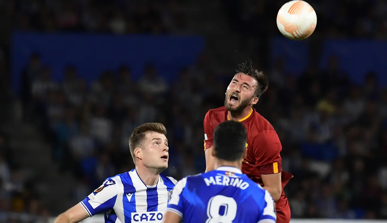 <p>Tidak ada gol hingga akhir laga. Tambahan waktu 8 menit tidak cukup bagi Sociedad. Skor 0-0 membuat AS Roma ke perempat final. (AP Photo/Alvaro Barrientos)</p>